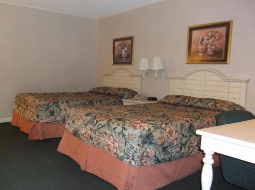 Azalea Inn & Suites image 18