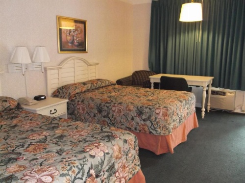 Azalea Inn & Suites image 19